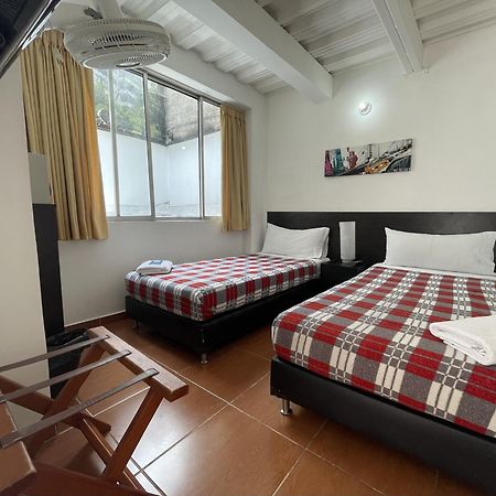 Hostal Lleras Calle 8 Medellín Esterno foto