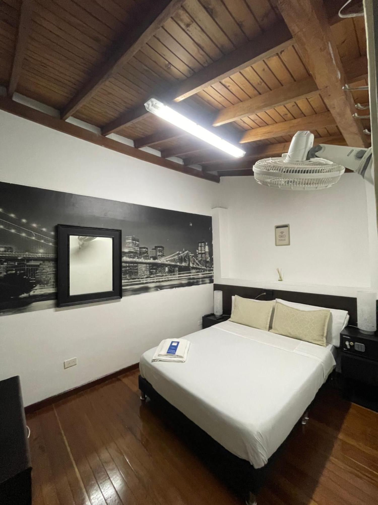 Hostal Lleras Calle 8 Medellín Esterno foto