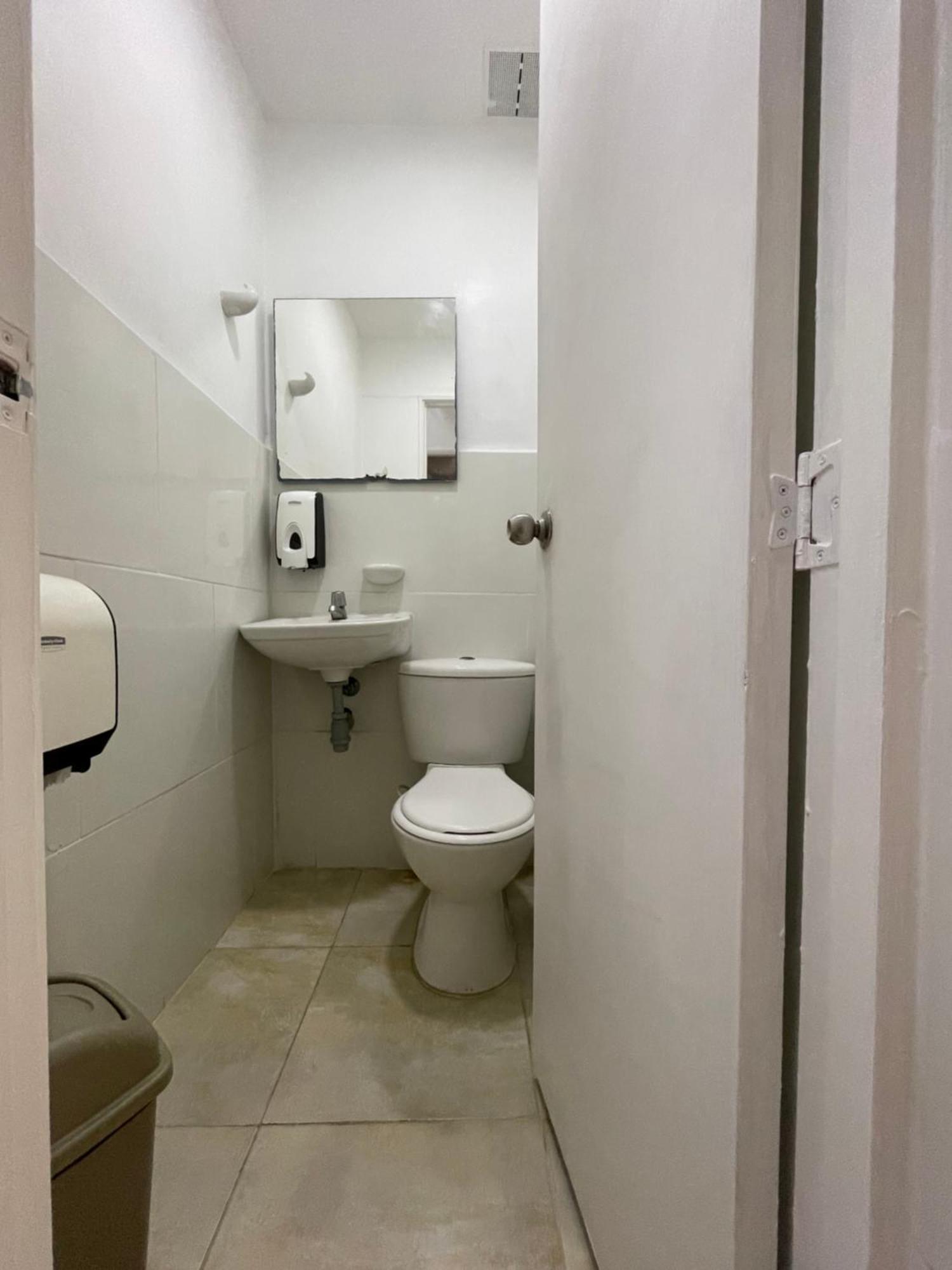Hostal Lleras Calle 8 Medellín Esterno foto
