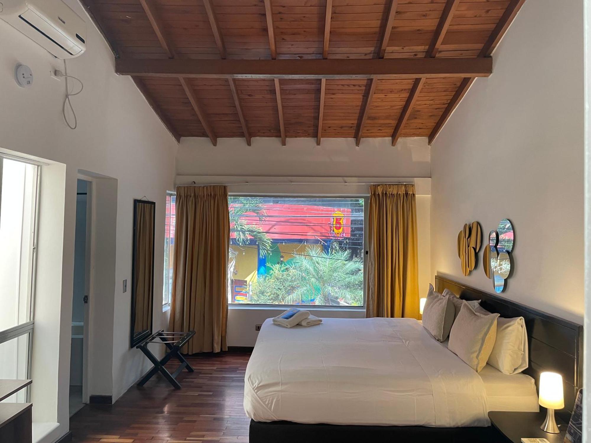 Hostal Lleras Calle 8 Medellín Esterno foto
