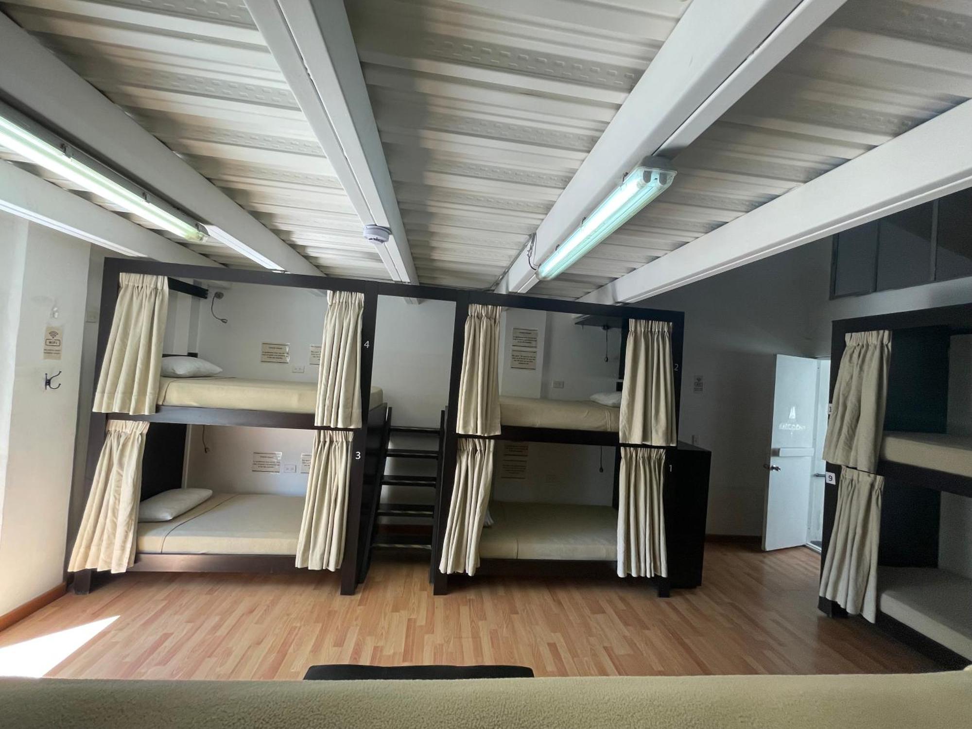 Hostal Lleras Calle 8 Medellín Esterno foto