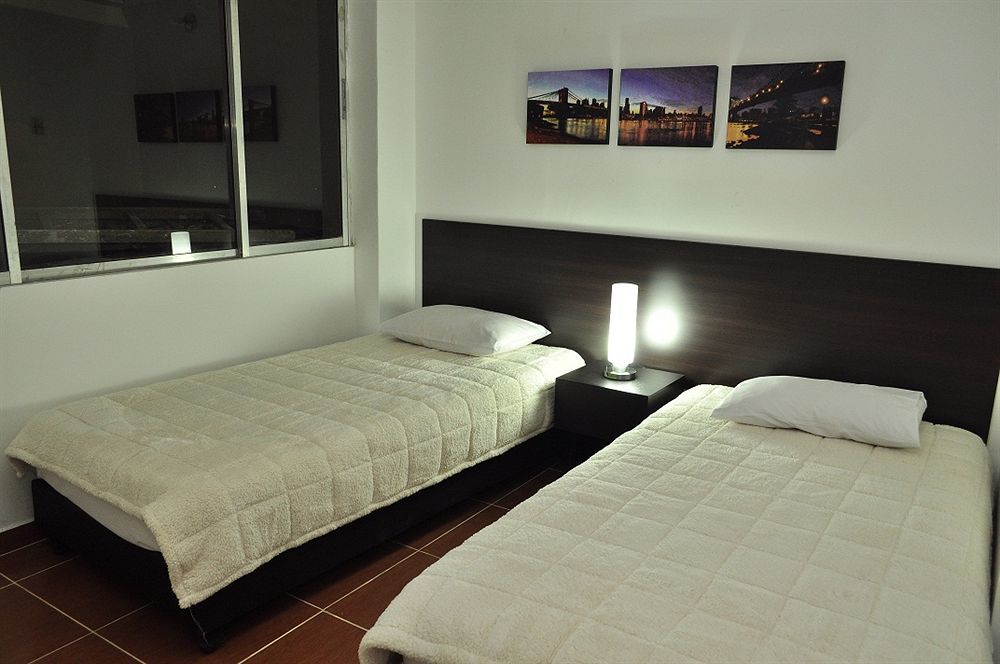 Hostal Lleras Calle 8 Medellín Esterno foto