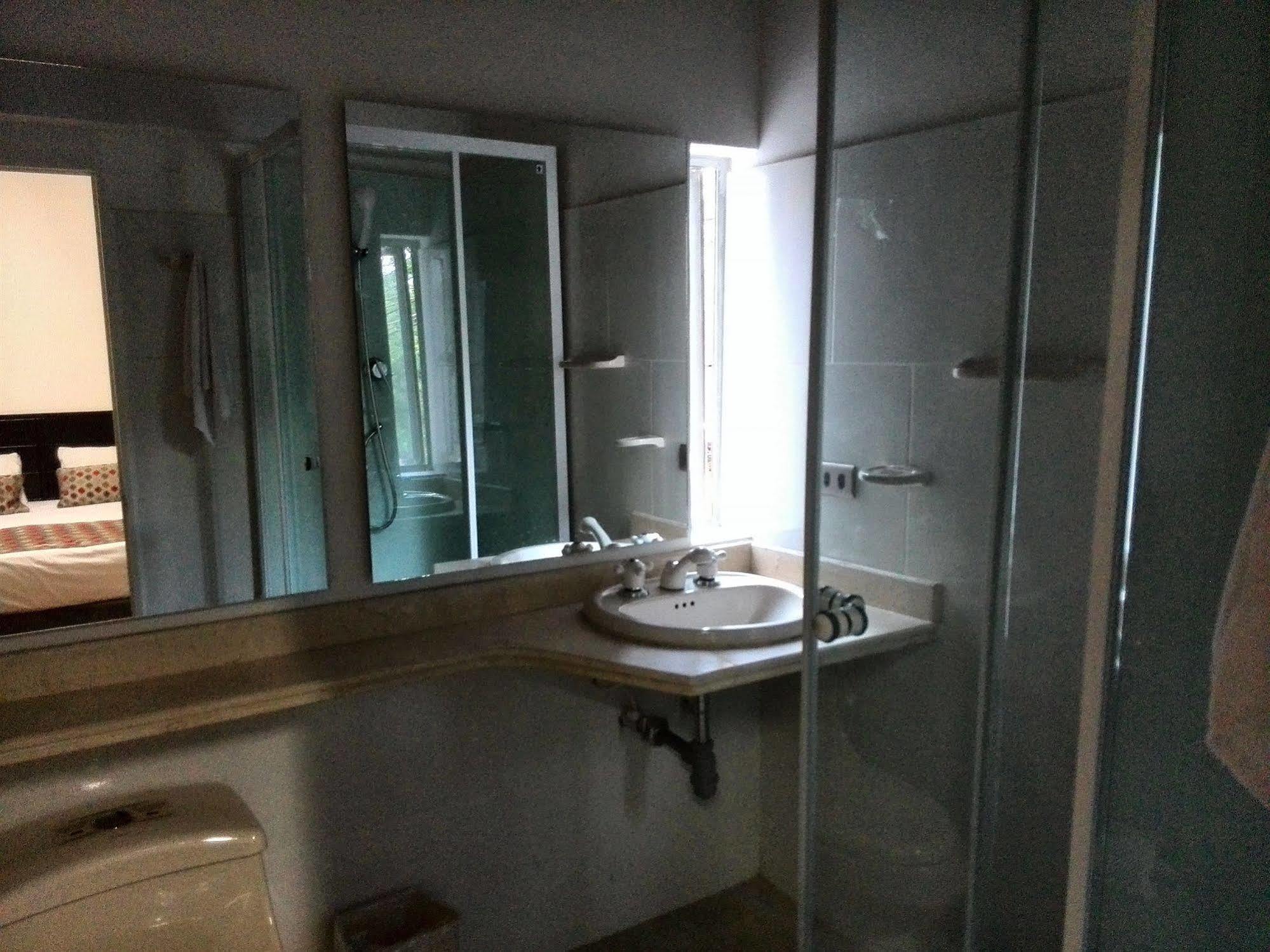 Hostal Lleras Calle 8 Medellín Esterno foto
