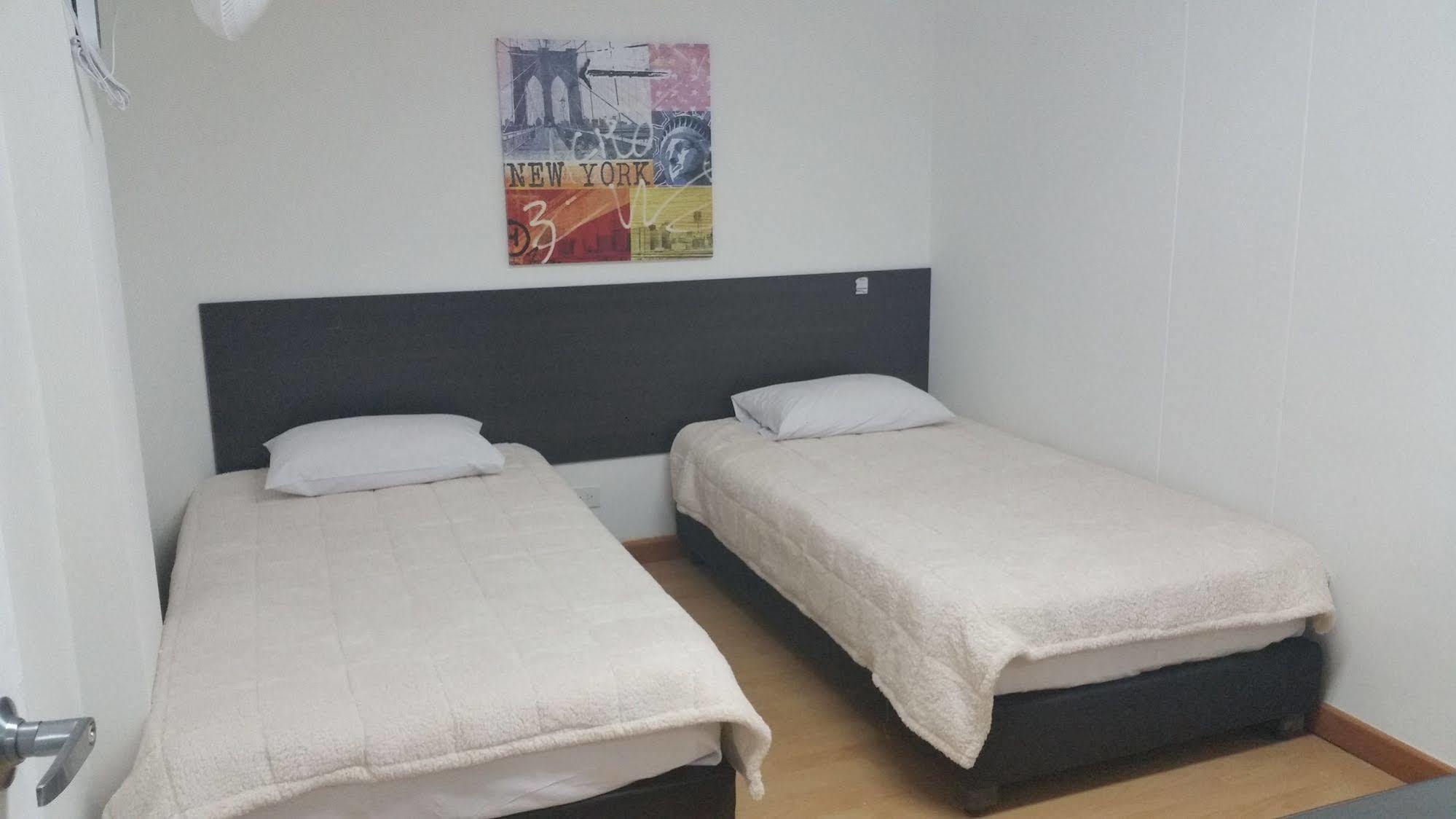 Hostal Lleras Calle 8 Medellín Esterno foto