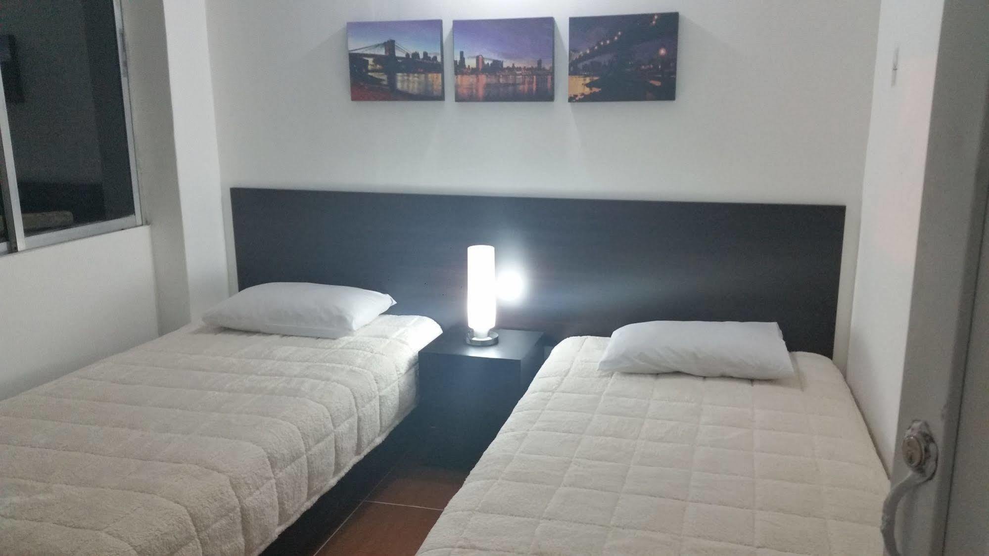 Hostal Lleras Calle 8 Medellín Esterno foto
